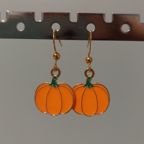 Brand new handmade orange pumpkin hook earrings - Picture 1 of 1